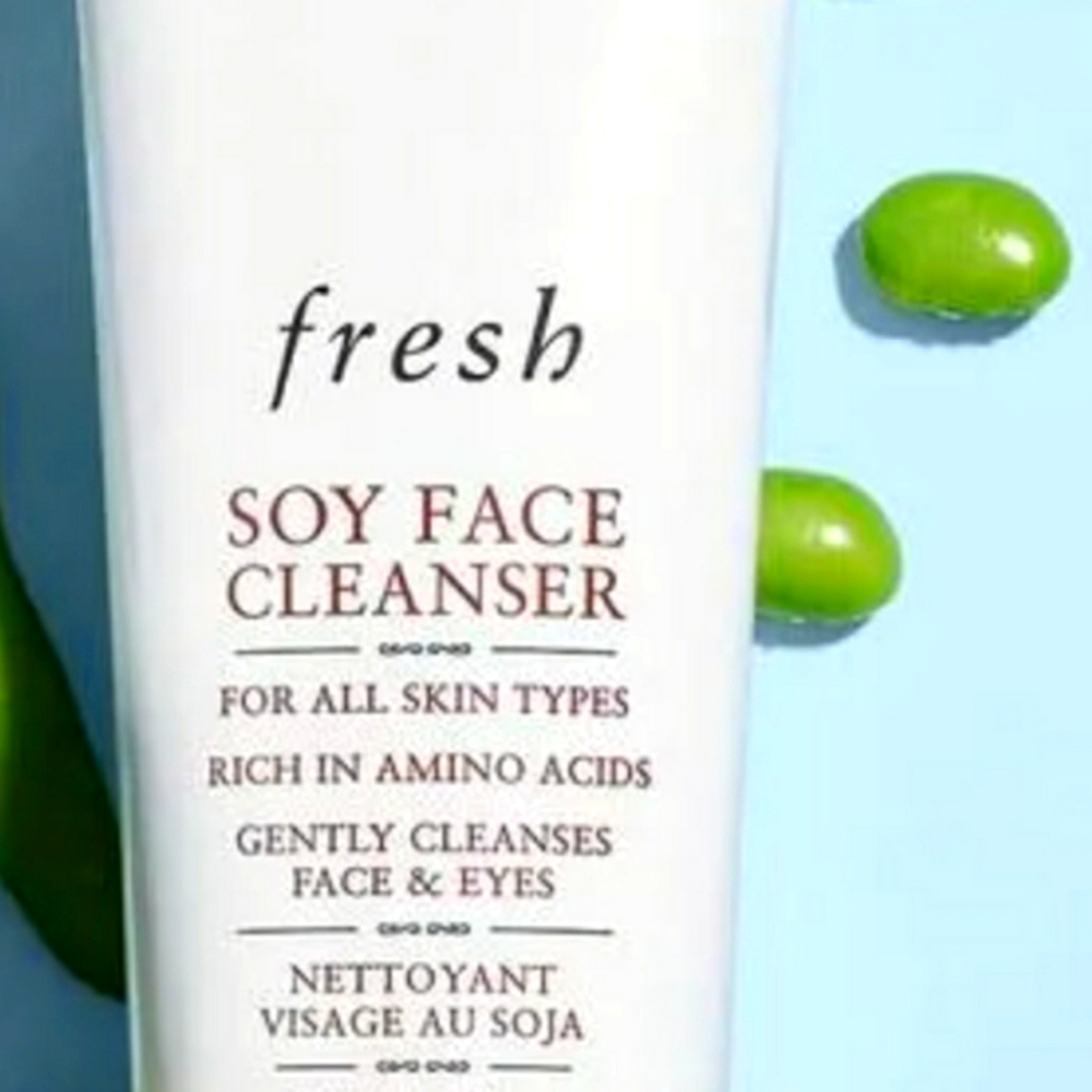 SAMPLE FRESH SOY FACE CLEANSER FOR ALL SKIN TYPES.